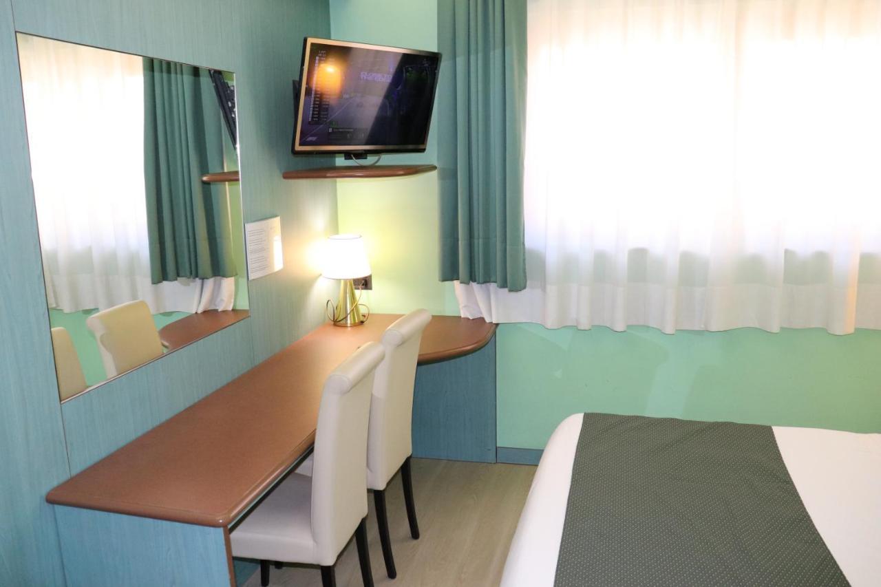 Hotel Domenichino Milánó Kültér fotó
