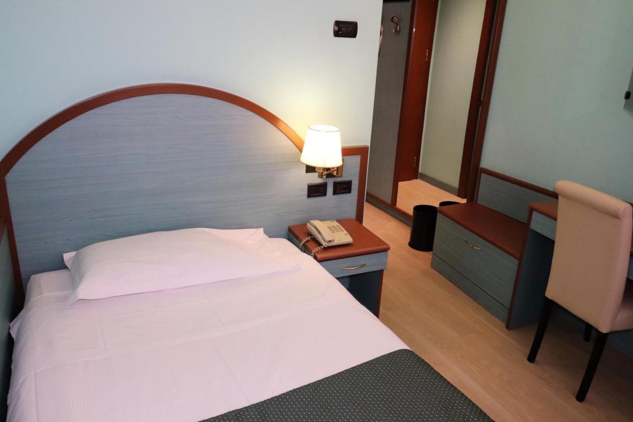 Hotel Domenichino Milánó Kültér fotó